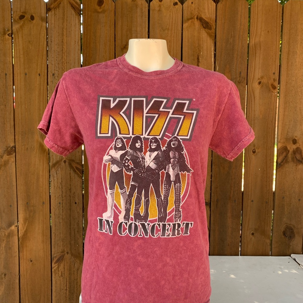Retro Kiss tie dye unisex T-shirt.